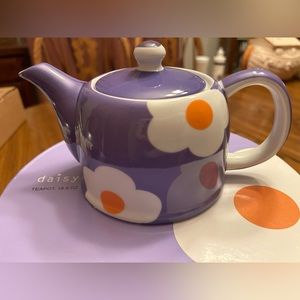 Classic Coffee & Tea Daisy Collection Purple Teapot